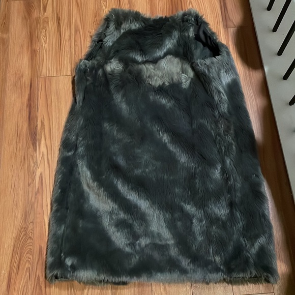 Long Faux Fur Vest - Picture 5 of 5